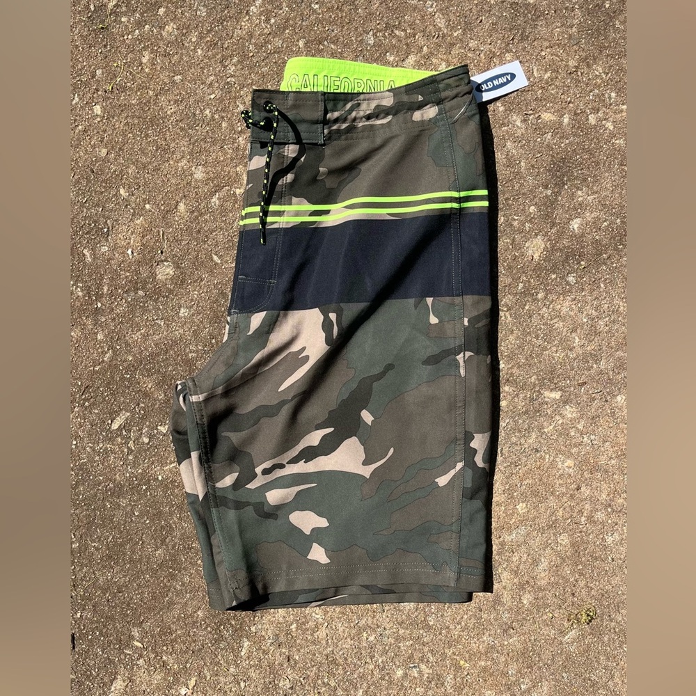 🆕 Old Navy Camouflage Men’s Swim Board Shorts